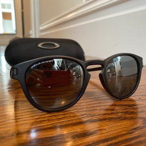 Oakley Latch polarized round sunglasses in black